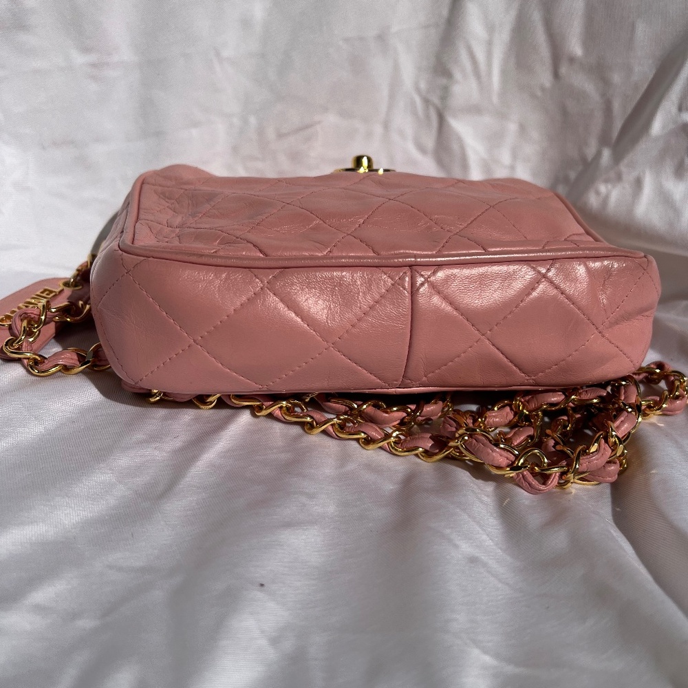 CHANEL Pink Quilted Lambskin Crossbody Bag with Gold Chain - Picture 6 of 13